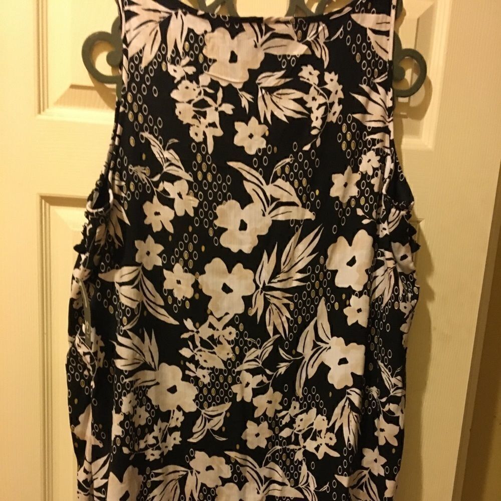 Beautiful black and white dress loose flair